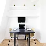 Charming Studio 1P Near Av Montaigne