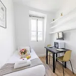 Charming Studio 1P Near Av Montaigne