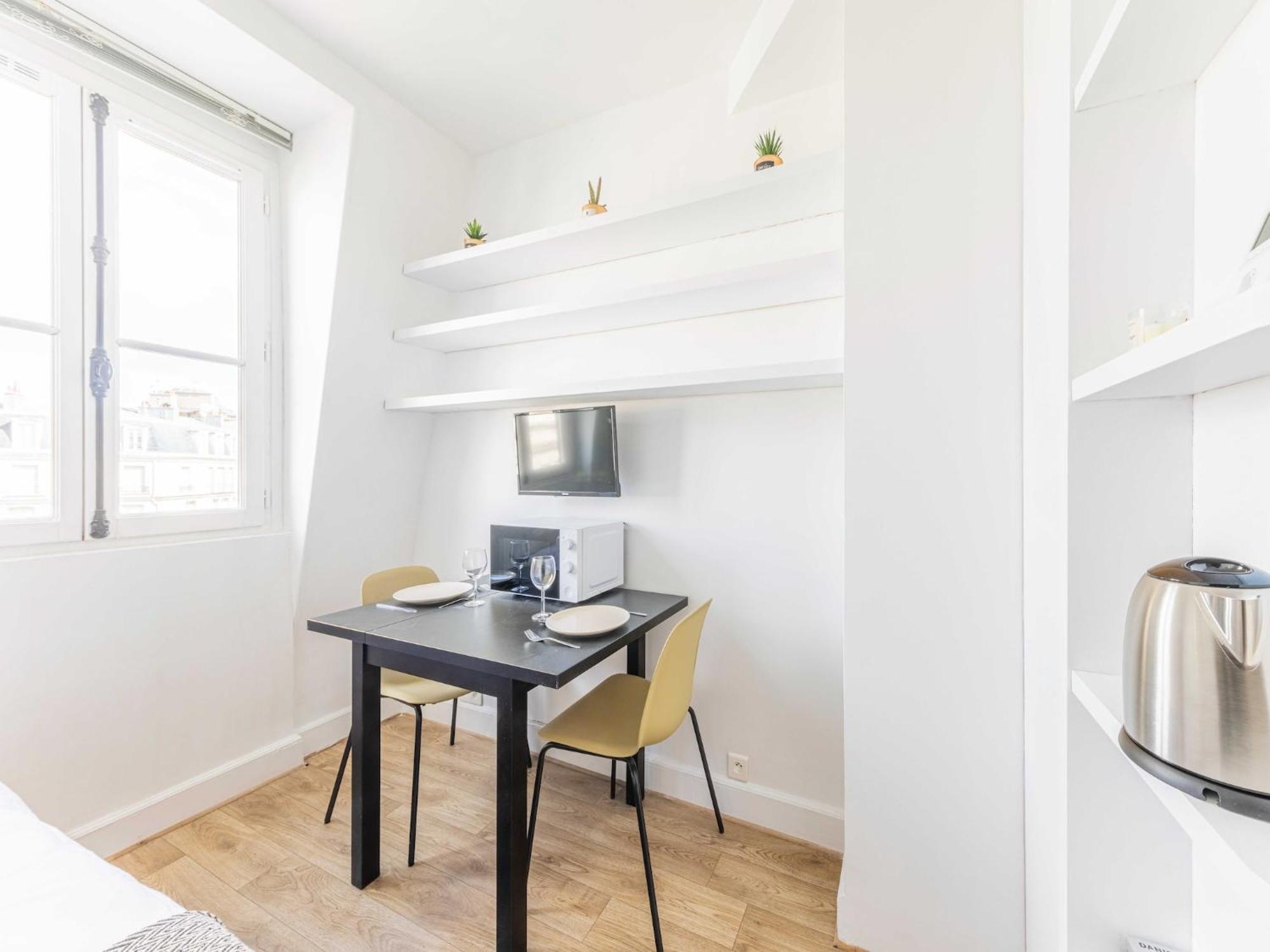 Charming 1p Near Av Montaigne * Paris