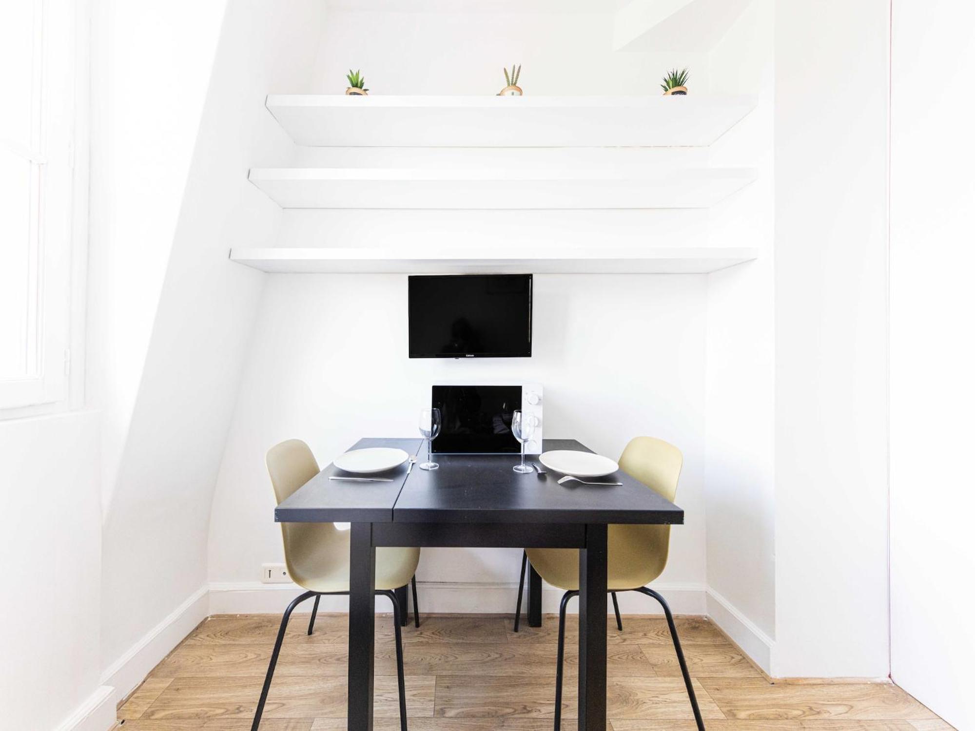 Charming 1p Near Av Montaigne * Paris